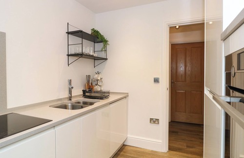 Newland Near Ulverston Cottage | The Arthur Suite Stone Cross Mansion