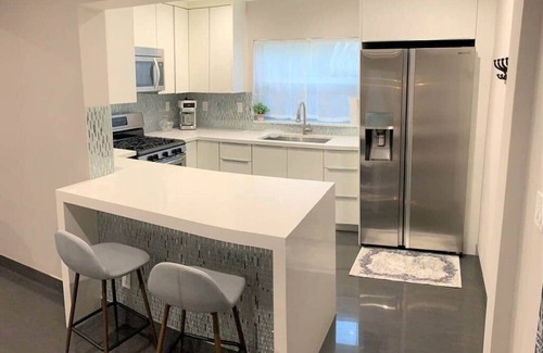 Downtown Hollywood House | The Artisan: A Modern Mid-Century Chalet