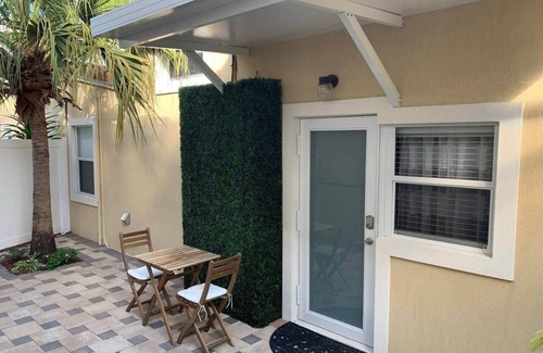 Downtown Hollywood House | The Artisan: A Modern Mid-Century Chalet