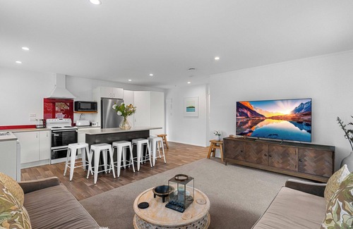 Matakana House | The Artisans Rest - Matakana Village Holiday Home
