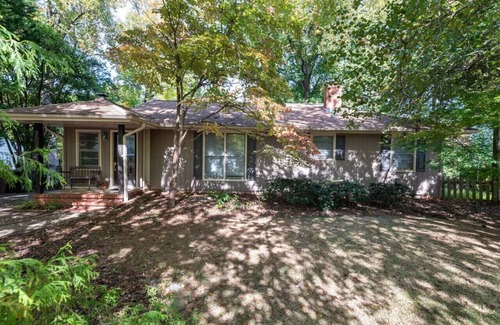 Green Valley House | The Artist…Bright & Relaxing Entire Home sleeps 5