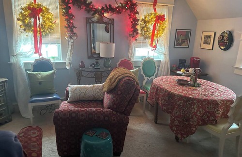 Lake Ann House | The Artist's Heart - Historic Holiday Home