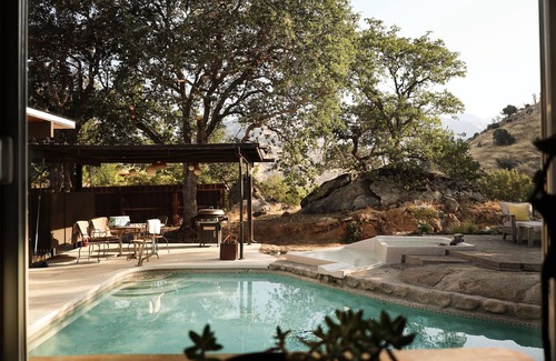 Three Rivers House | The Artist's Oasis : Mid-Century Gem w/POOL + SAUNA: Voted #1 by Condé Nast