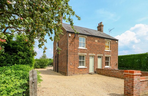 King's Lynn Cottage | THE ARTIST'S RETREAT, family friendly, with a garden in King's Lynn