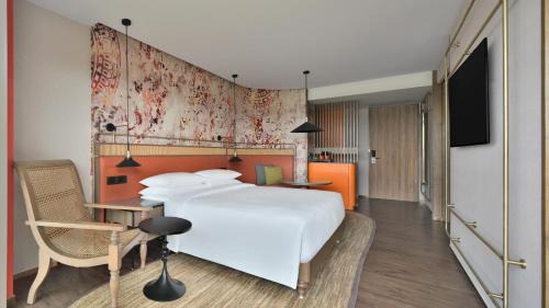 Maradu Hotel | The Artiste, Kochi, A Tribute Portfolio Hotel by Marriott