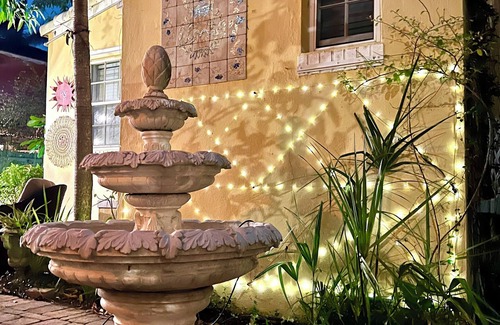 Old Northwood Apartment | The Artists Studio with Jacuzzi in central West Palm Beach