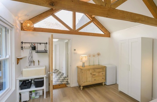 Frome Apartment | The Artists Studio, Private Parking, Frome