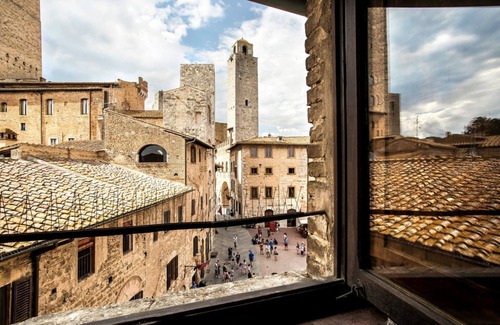 San Gimignano City Centre Apartment | The Artists' Tower - 4 Pax