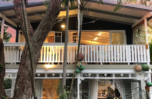 Port Douglas House | The Artists' Treehouse : Stayz Holiday Home Awards Unique category bronze winner