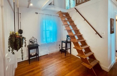 Walton Park Cottage | The Artsy Cottage-Lovely Rustic Modern by the Lake