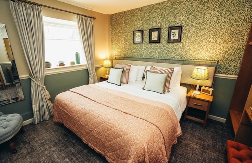 Ashford-in-the-Water Hotel | The Ashford Arms
