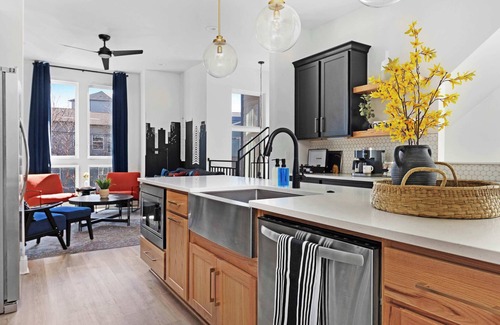 Maxwell House | The Aster - Rooftop Patio, 2 miles to Broadway!