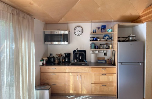 Columbia City House | The Atelier - Cozy and airy studio in Columbia City