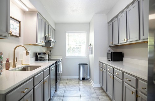Ocean Springs House | The Audrey - includes golf cart! Close to the beach & downtown Ocean Springs!