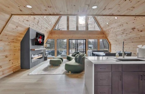 Blakeslee Cabin | The Avalanche A-Frame | Hot Tub | Lake Access