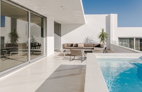Camps Bay Villa | The Avenues - Spacious 8-bedroom villa in Bakoven
