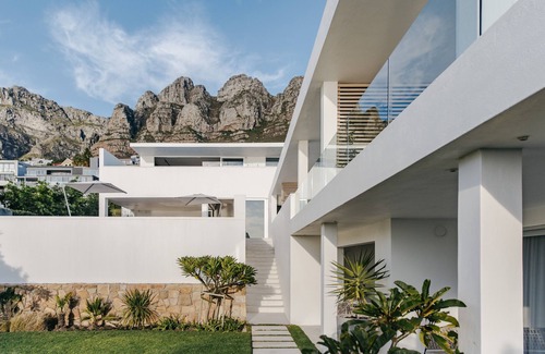 Camps Bay Villa | The Avenues - Spacious 8-bedroom villa in Bakoven