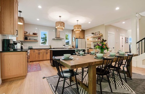 Newberg House | The Avery House ~ A Luxury Retreat in Newberg