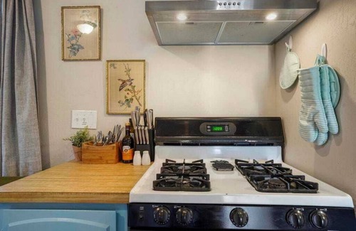 Point Loma Cottage | The Avocado Hut- Private Guesthouse, HOT TUB!