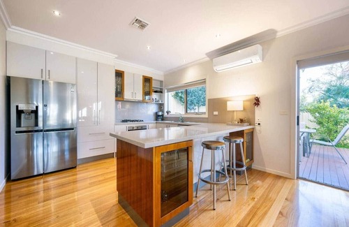 Avondale Heights House | The Avondale Hideaway | Space, Style & Serenity