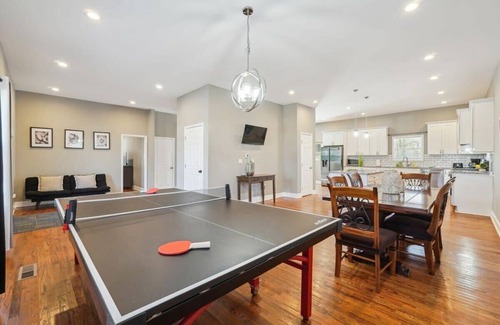 Church Street House | The Avondale BNB/FrPlc/Sleeps 11