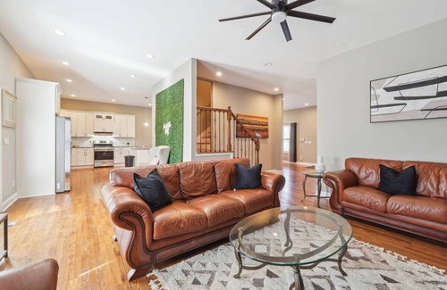 Church Street House | The Avondale BNB/FrPlc/Sleeps 11