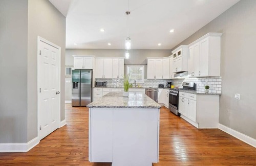 Church Street House | The Avondale BNB/FrPlc/Sleeps 11