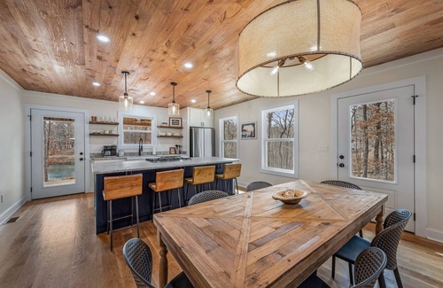 Mentone House | The Away Place-hot tub & fireplace on the lake