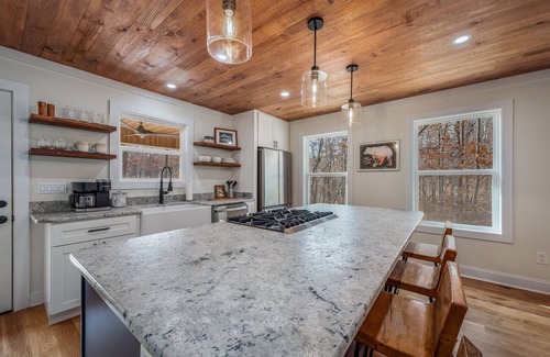 Mentone House | The Away Place-hot tub & fireplace on the lake