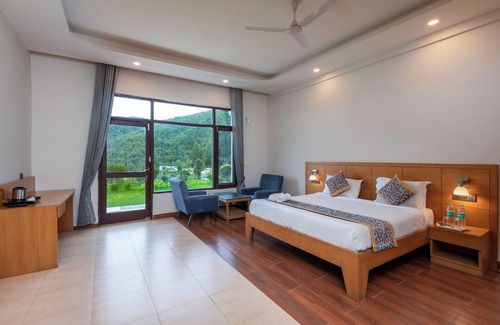 Kandaghat Resort | The Ayali Fernhill Resort, Chail