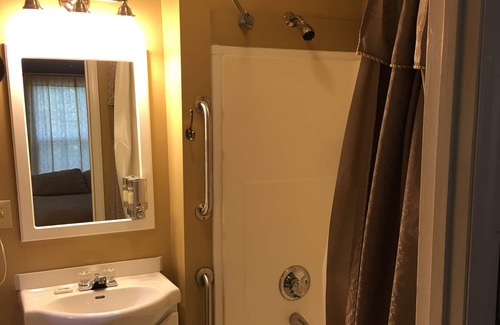 Flat Rock Cottage | The Azalea Cottage 3 bedroom 3 bathroom- Sleeps 6 Located in Flat Rock, NC