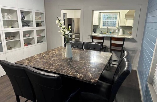 Government Hill House | The Azure Charm — Amazing 3BR 2BA Home by the Pearl District & Fort Sam Houston