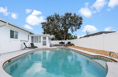 Melbourne House | The Azure Paradise- Pool Home 15 Minutes to the Beach!