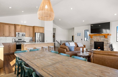 Fish Haven House | The Azure View - Sleeps 25 - Pickleball - POOL