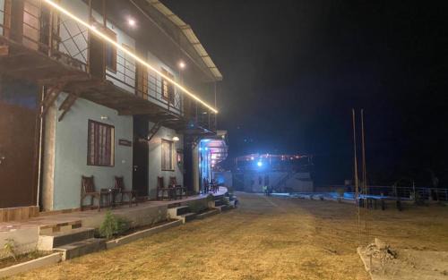 Shivpuri Bed & Breakfast | The Badal Stops By Om Ds