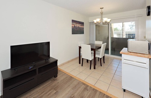 Palms Apartment | The Bagley 210