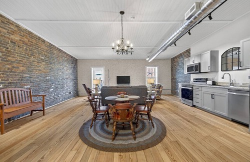 Fayetteville Apartment | The Balcony Loft | DWTN LXRY LOFT