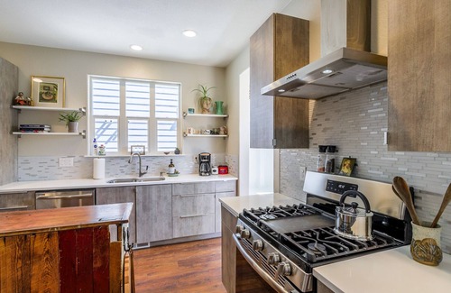 Castle Rock House | The Baldwin Bungalow Boho Charm + Hot Tub Historic Downtown Stay