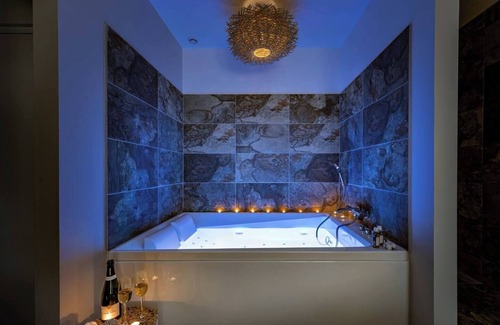 Le Soleil Apartment | The Bali Room Balneo Saint Etienne