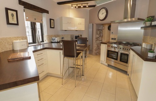 Rhuddlan Cottage | THE BANQUET HOUSE, pet friendly, with open fire in Rhuddlan