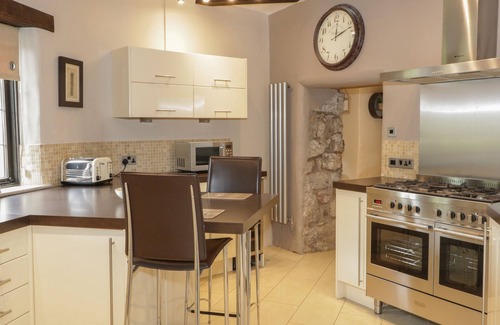 Rhuddlan Cottage | THE BANQUET HOUSE, pet friendly, with open fire in Rhuddlan