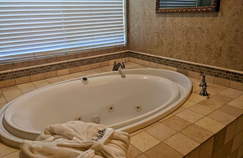 Historic Downtown District Hotel | The Bard's Inn, BW Signature Collection by Best Western