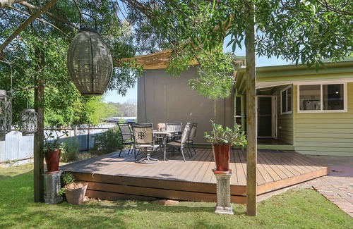 Beechworth House | The Bark Hut – a cosy retreat just steps from Beechworth’s best!