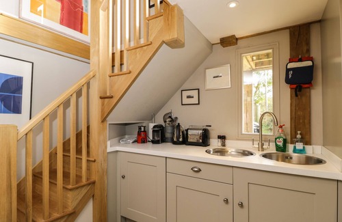 Burford Cottage | THE BARN AT WESTHALL COTTAGE, romantic, with open fire in Burford