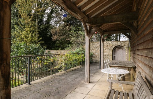 Burford Cottage | THE BARN AT WESTHALL COTTAGE, romantic, with open fire in Burford
