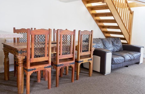 Holsworthy House | The Barn (Chilsworthy), 6 Sleeper House, 19 Min Drive into Bude, Cornwall