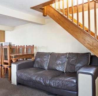 Holsworthy House | The Barn (Chilsworthy), 6 Sleeper House, 19 Min Drive into Bude, Cornwall