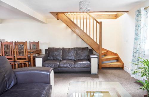 Holsworthy House | The Barn (Chilsworthy), 6 Sleeper House, 19 Min Drive into Bude, Cornwall