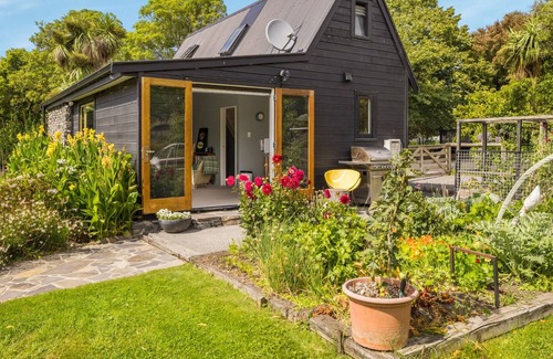 Christchurch House | THE BARN, family friendly, with a garden in Christchurch