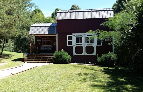 Robbinsville Cabin | The Barn House on US 129 The DRAGON 🐲 2 hammocks firepit/grill,picnic table :)